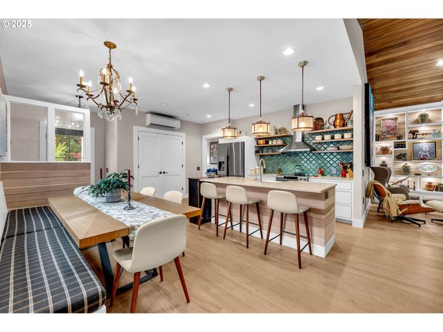 922 Sw SPELLING Pl, Cascade Locks, OR 97014