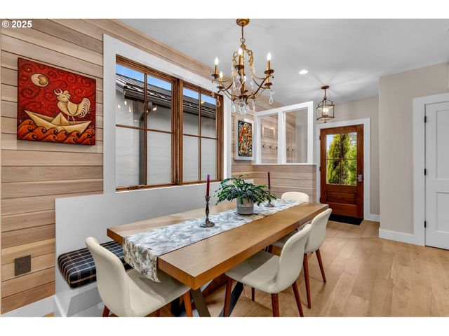 922 Sw SPELLING Pl, Cascade Locks, OR 97014