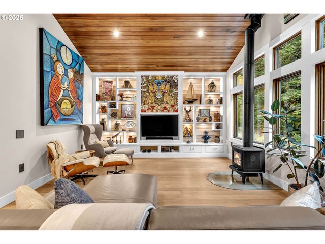 922 Sw SPELLING Pl, Cascade Locks, OR 97014