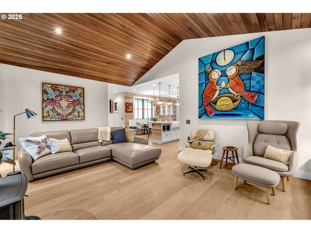 922 Sw SPELLING Pl, Cascade Locks, OR 97014