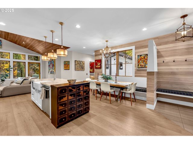 922 Sw SPELLING Pl, Cascade Locks, OR 97014