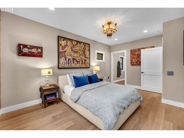 922 Sw SPELLING Pl, Cascade Locks, OR 97014