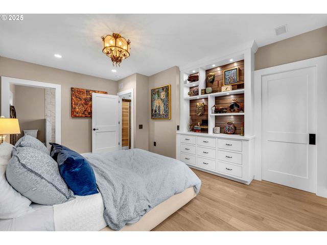 922 Sw SPELLING Pl, Cascade Locks, OR 97014