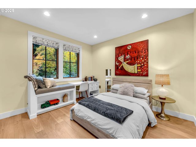 922 Sw SPELLING Pl, Cascade Locks, OR 97014