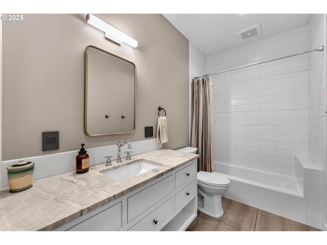 922 Sw SPELLING Pl, Cascade Locks, OR 97014