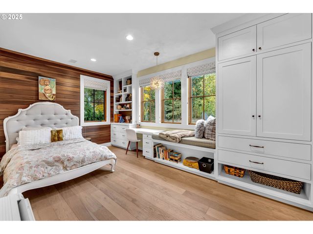 922 Sw SPELLING Pl, Cascade Locks, OR 97014