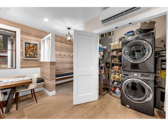 922 Sw SPELLING Pl, Cascade Locks, OR 97014