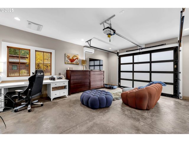 922 Sw SPELLING Pl, Cascade Locks, OR 97014