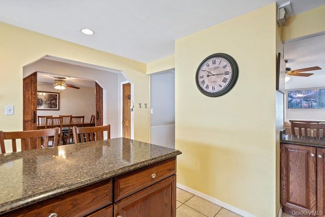 33 Skylark Lane, Levittown, NY 11756