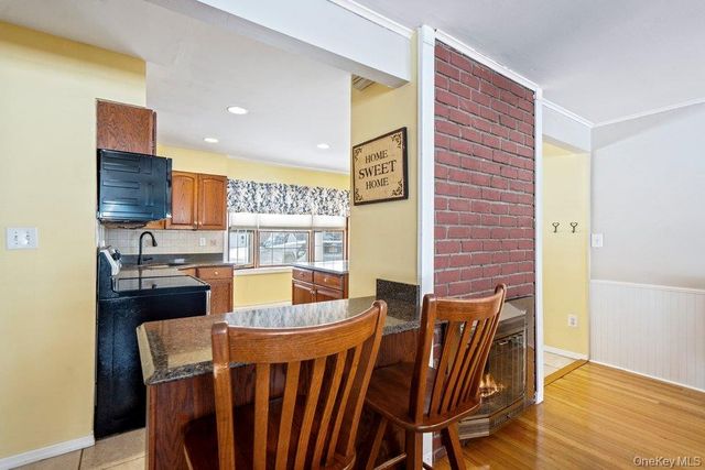 33 Skylark Lane, Levittown, NY 11756