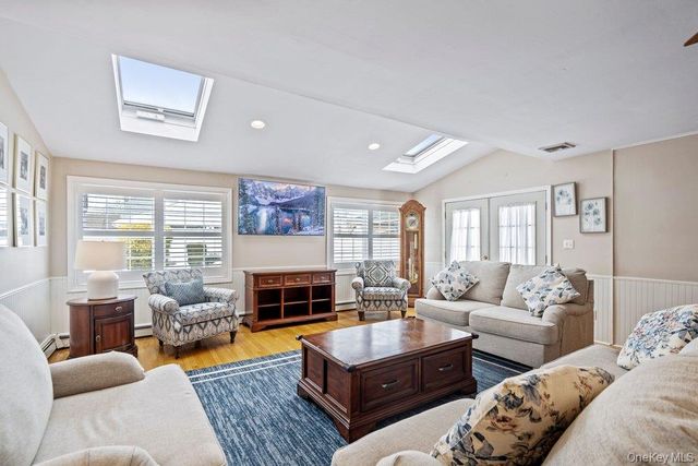 33 Skylark Lane, Levittown, NY 11756