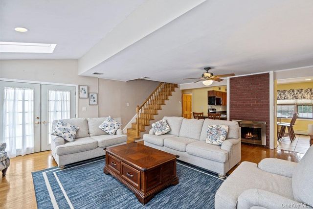 33 Skylark Lane, Levittown, NY 11756