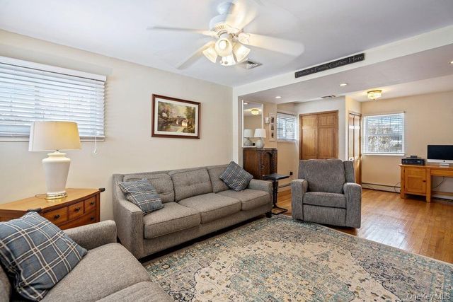 33 Skylark Lane, Levittown, NY 11756