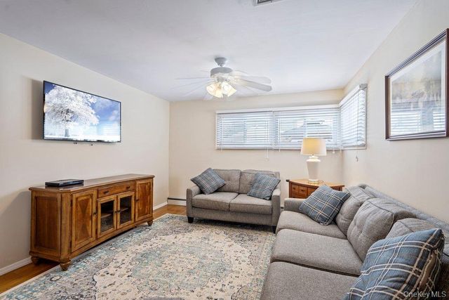 33 Skylark Lane, Levittown, NY 11756