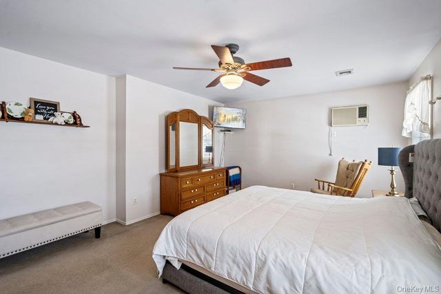 33 Skylark Lane, Levittown, NY 11756