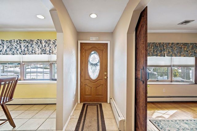 33 Skylark Lane, Levittown, NY 11756