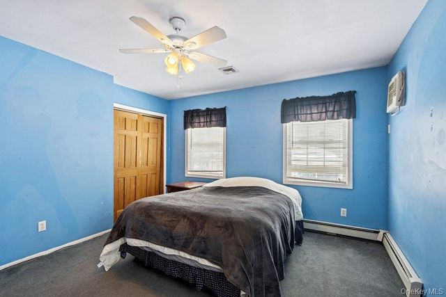 33 Skylark Lane, Levittown, NY 11756