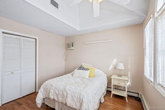 33 Skylark Lane, Levittown, NY 11756