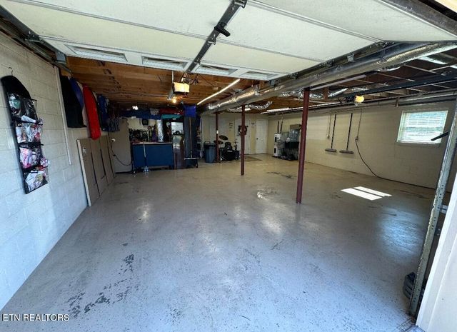 188 HUNTSMAN Lane, Bean Station, TN 37708