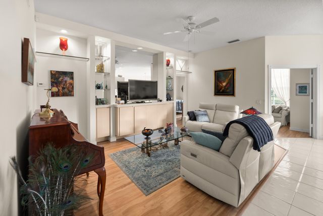 2013 Bedford Drive, Palm Beach Gardens, FL 33403