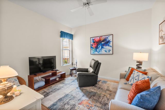 2013 Bedford Drive, Palm Beach Gardens, FL 33403