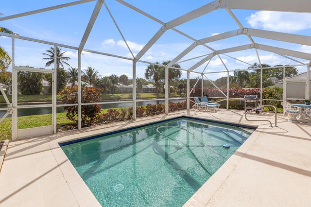 2013 Bedford Drive, Palm Beach Gardens, FL 33403