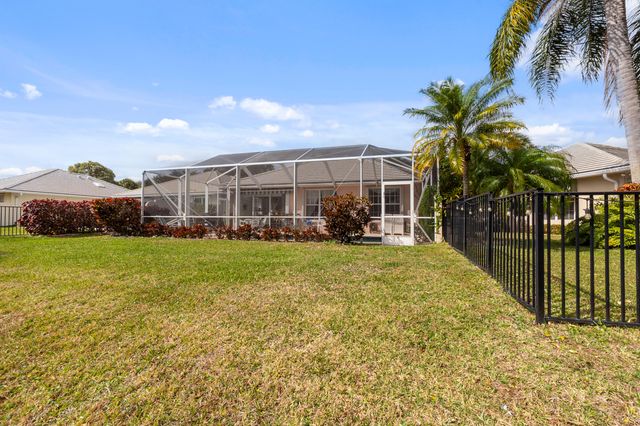 2013 Bedford Drive, Palm Beach Gardens, FL 33403