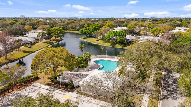 2013 Bedford Drive, Palm Beach Gardens, FL 33403