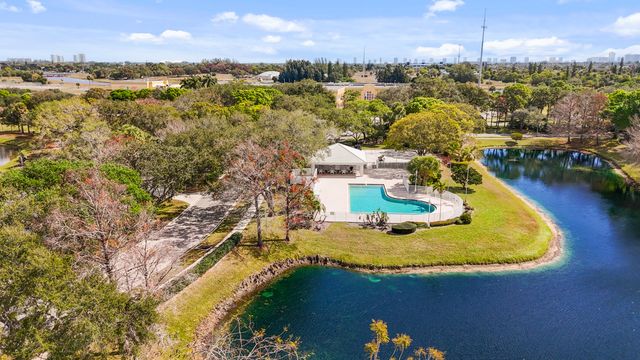 2013 Bedford Drive, Palm Beach Gardens, FL 33403