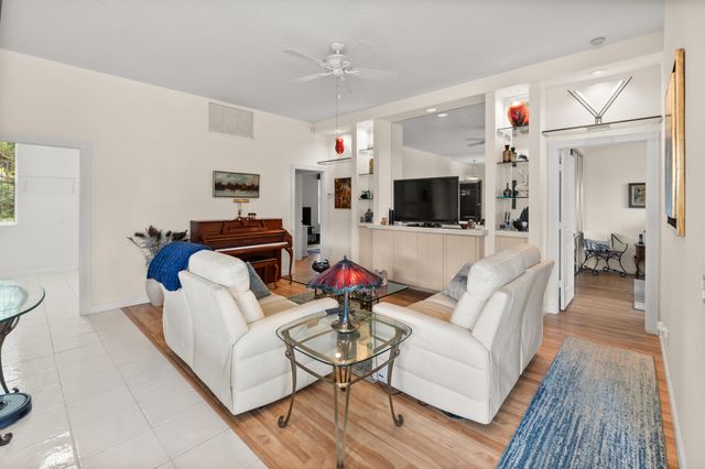 2013 Bedford Drive, Palm Beach Gardens, FL 33403