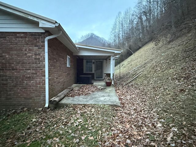 10361 State Hwy 194 E, Kimper, KY 41539