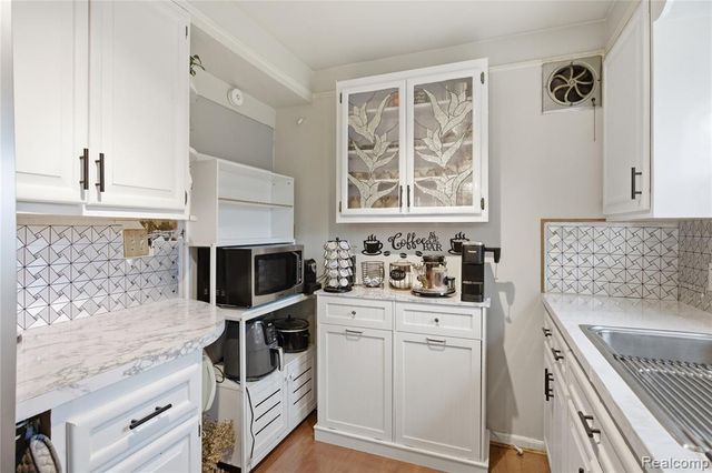 21270 Outer Drive, Dearborn, MI 48124