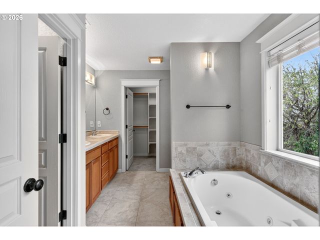 3081 Se RIESLING Rd, Milwaukie, OR 97267