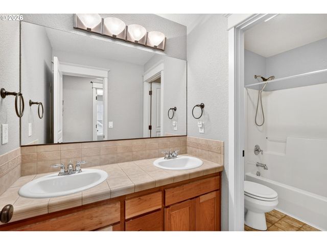 3081 Se RIESLING Rd, Milwaukie, OR 97267