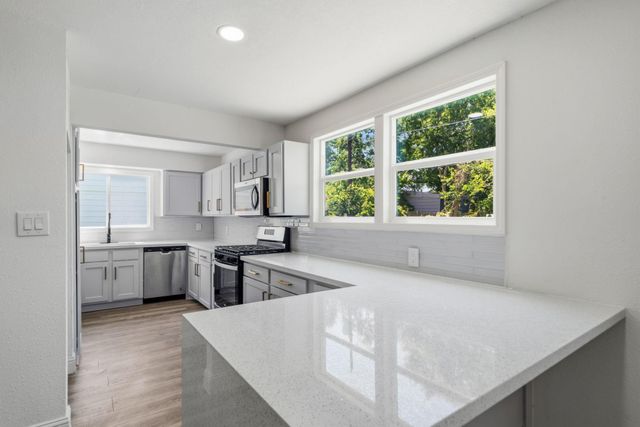 10406 Broadstairs Street, Houston, TX 77013