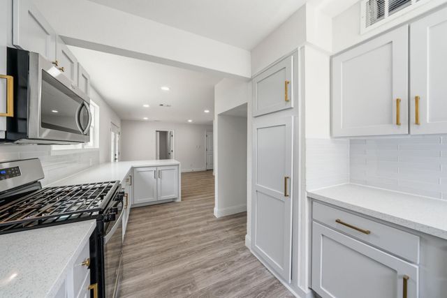 10406 Broadstairs Street, Houston, TX 77013
