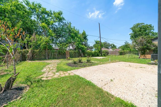 10406 Broadstairs Street, Houston, TX 77013