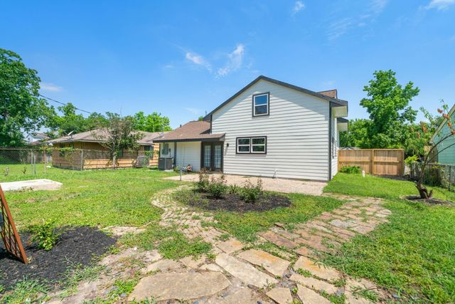 10406 Broadstairs Street, Houston, TX 77013