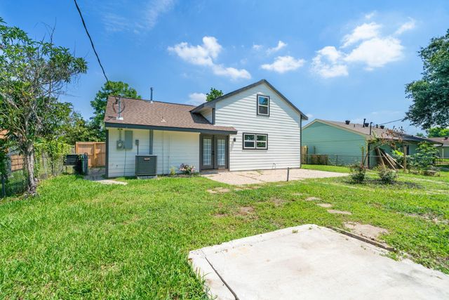 10406 Broadstairs Street, Houston, TX 77013
