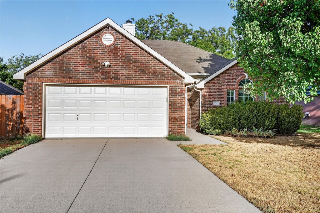 912 Cole Avenue, Denton, TX 76208 — exterior