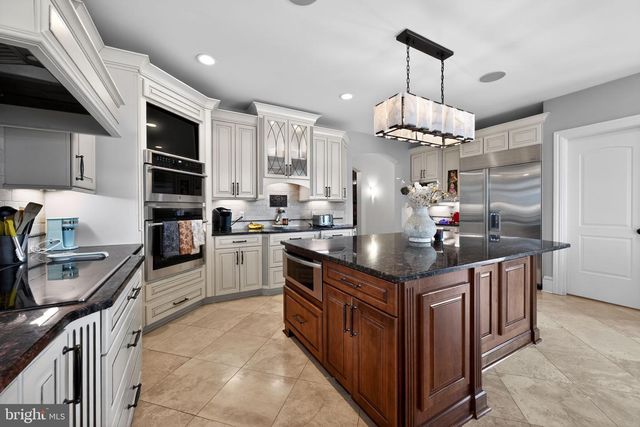 31 BARRY RD, Lambertville, NJ 08530