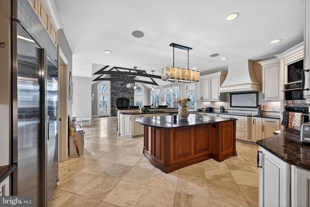 31 BARRY RD, Lambertville, NJ 08530