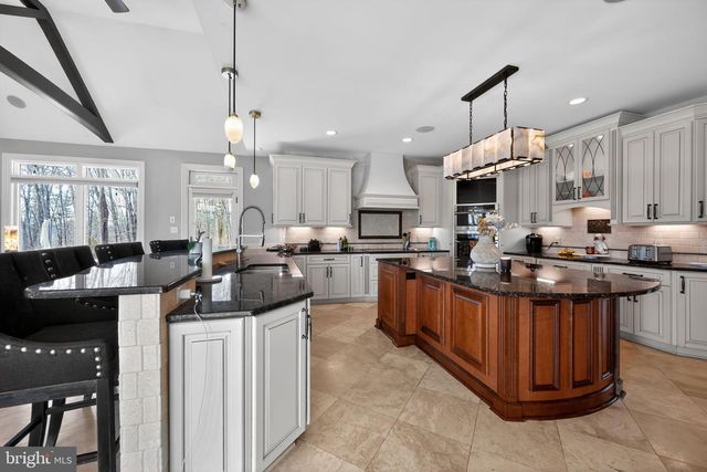 31 BARRY RD, Lambertville, NJ 08530