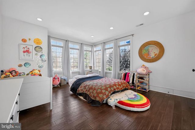 31 BARRY RD, Lambertville, NJ 08530