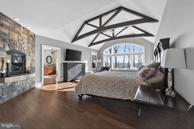 31 BARRY RD, Lambertville, NJ 08530