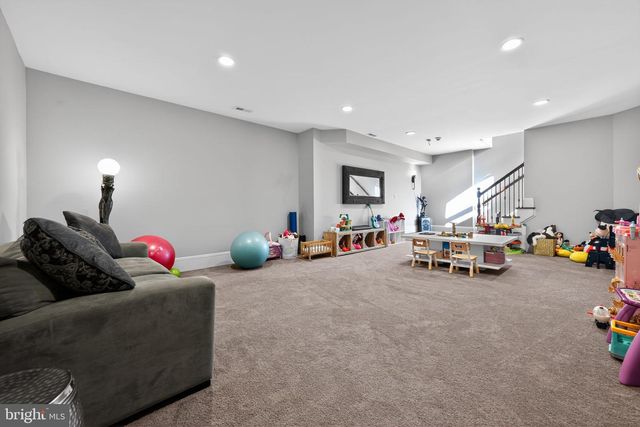 31 BARRY RD, Lambertville, NJ 08530