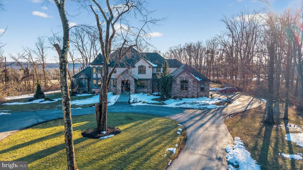 31 BARRY RD, Lambertville, NJ 08530