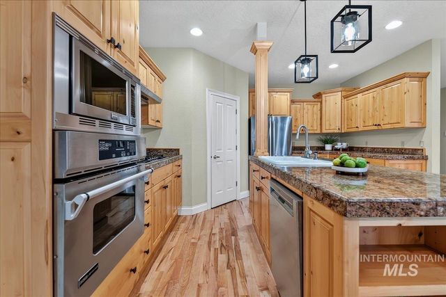 1714 Melrose Ave, Nampa, ID 83686