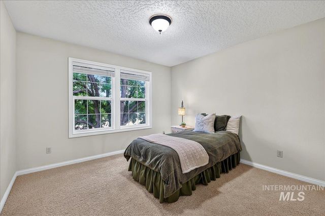 1714 Melrose Ave, Nampa, ID 83686