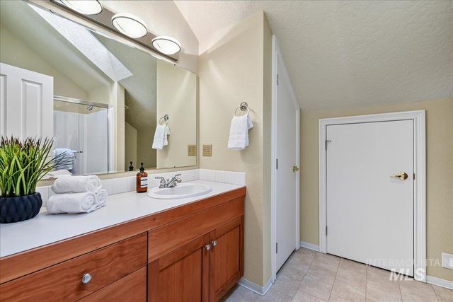 1714 Melrose Ave, Nampa, ID 83686